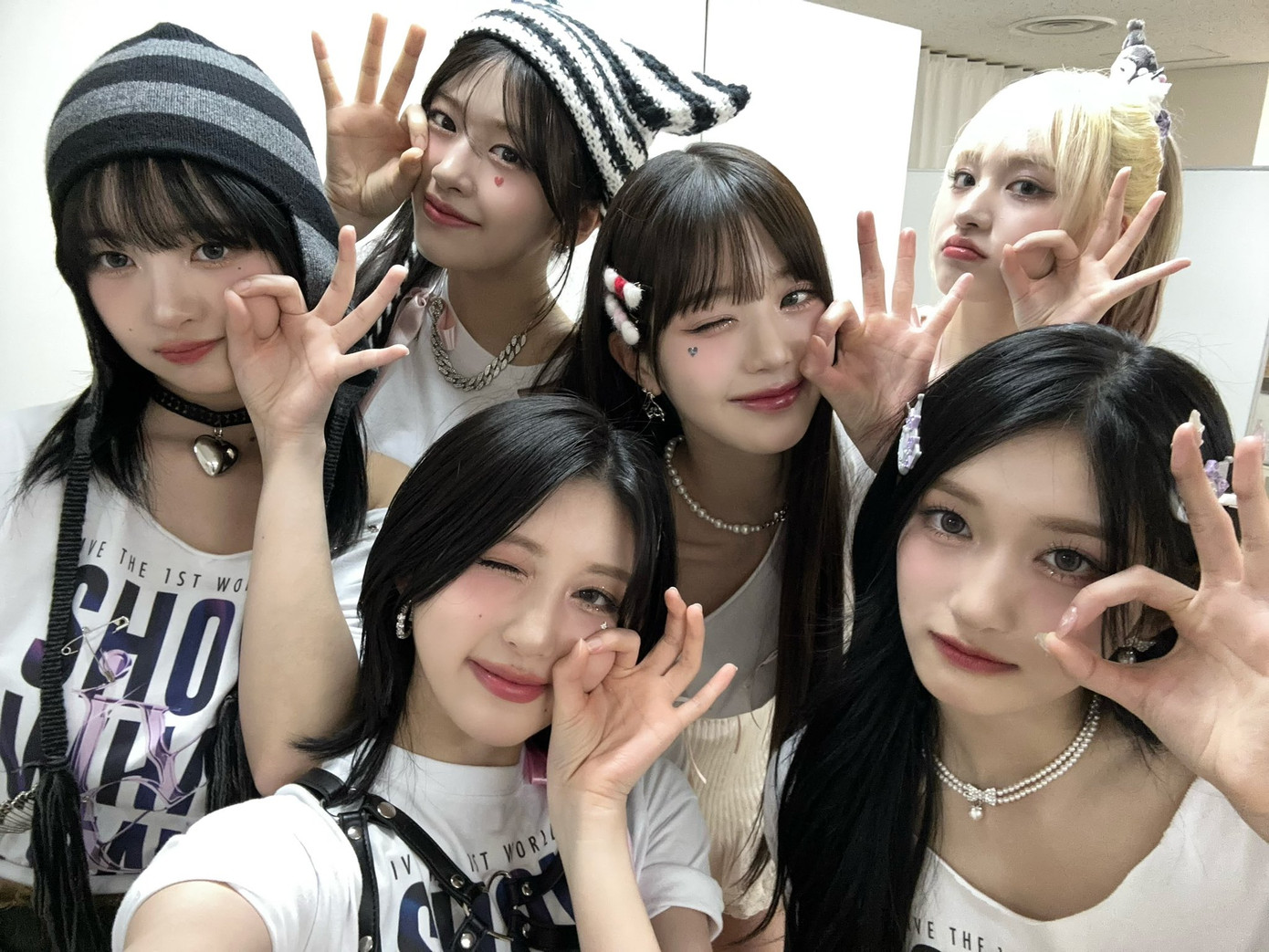 IVE cũng được đồn đoán là một trong những nghệ sĩ biểu diễn tại Coachella 2025. IVE cũng được đồn đoán là một trong những nghệ sĩ biểu diễn tại Coachella 2025.