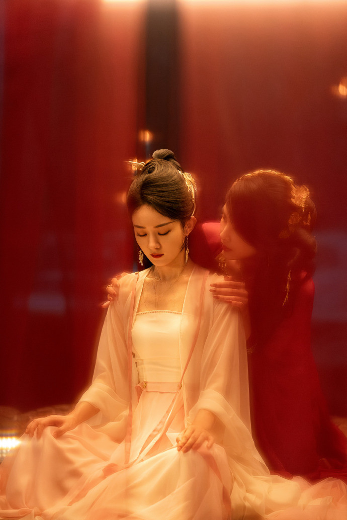 Hai bức ảnh cắt được nền tảng đăng tải cũng viral khắp cộng đồng fan phim. Hai bức ảnh cắt được nền tảng đăng tải cũng viral khắp cộng đồng fan phim.