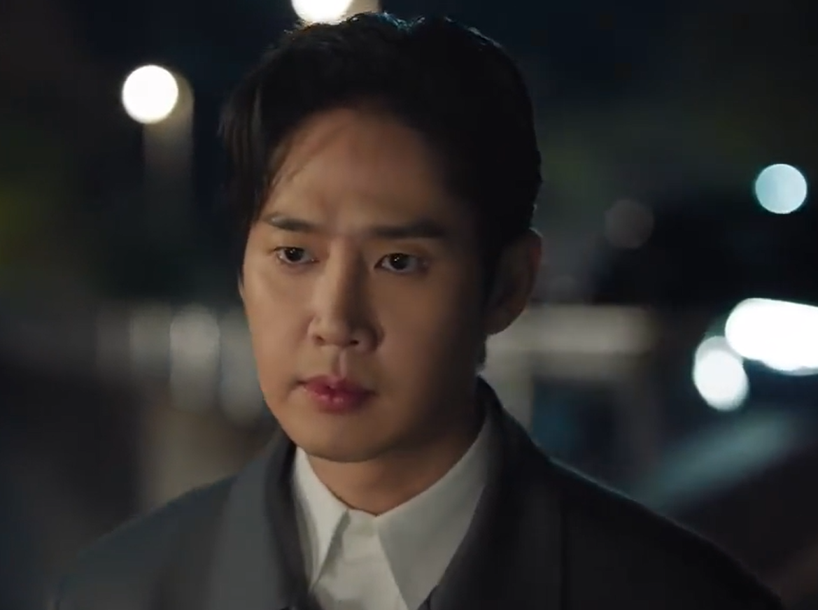 Yoon Eun Sung đã lùng ra được bệnh tình của Hong Hae In nhưng chưa rõ làm thế nào anh biết cô đang ở làng Yong Do mà tới tìm. Yoon Eun Sung đã lùng ra được bệnh tình của Hong Hae In nhưng chưa rõ làm thế nào anh biết cô đang ở làng Yong Do mà tới tìm.