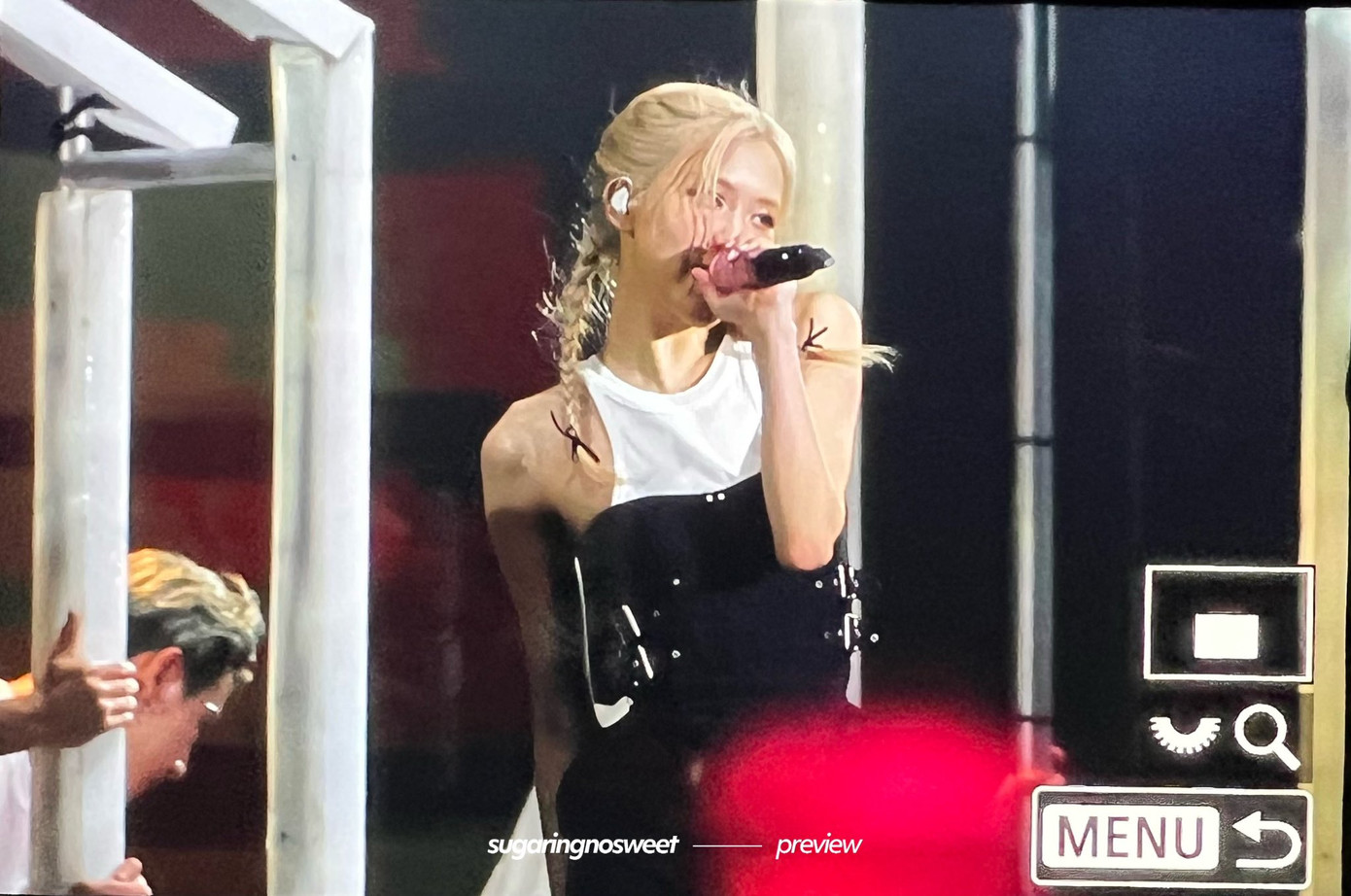 Trang phục thứ hai trong phần biểu diễn nhóm của Rosé cũng thuộc thương hiệu Grace Elwood. - Ảnh: Sugaringnosweet