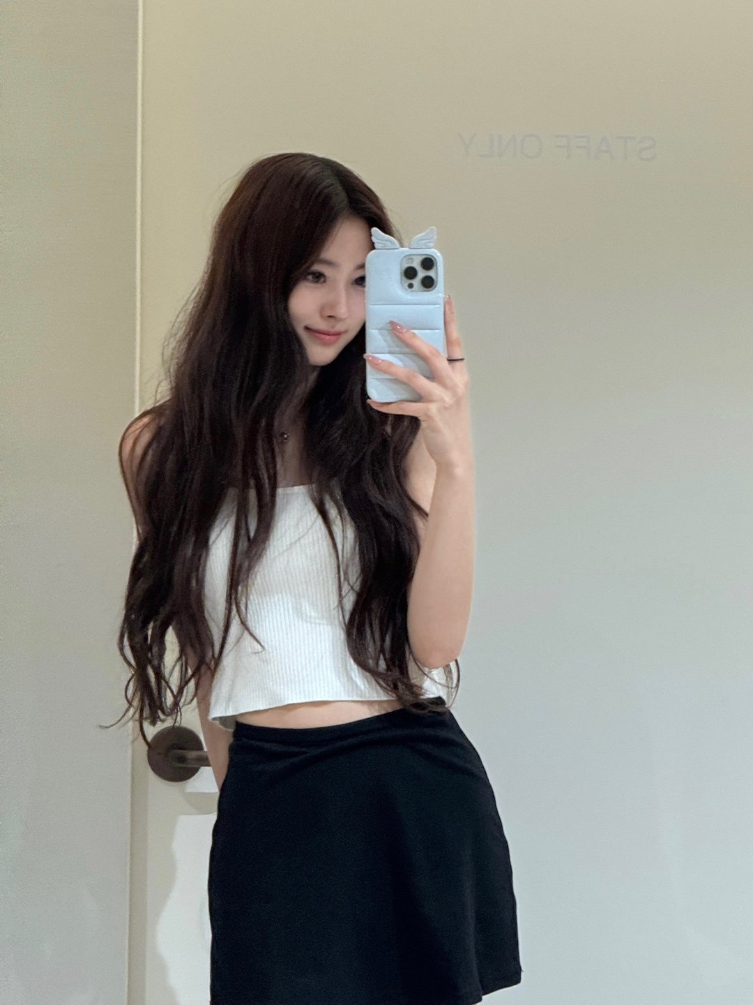 Anna bắt đầu thực tập ở THE BLACK LABEL sau khi trải qua vòng thử giọng vào năm 2019. Anna bắt đầu thực tập ở THE BLACK LABEL sau khi trải qua vòng thử giọng vào năm 2019.