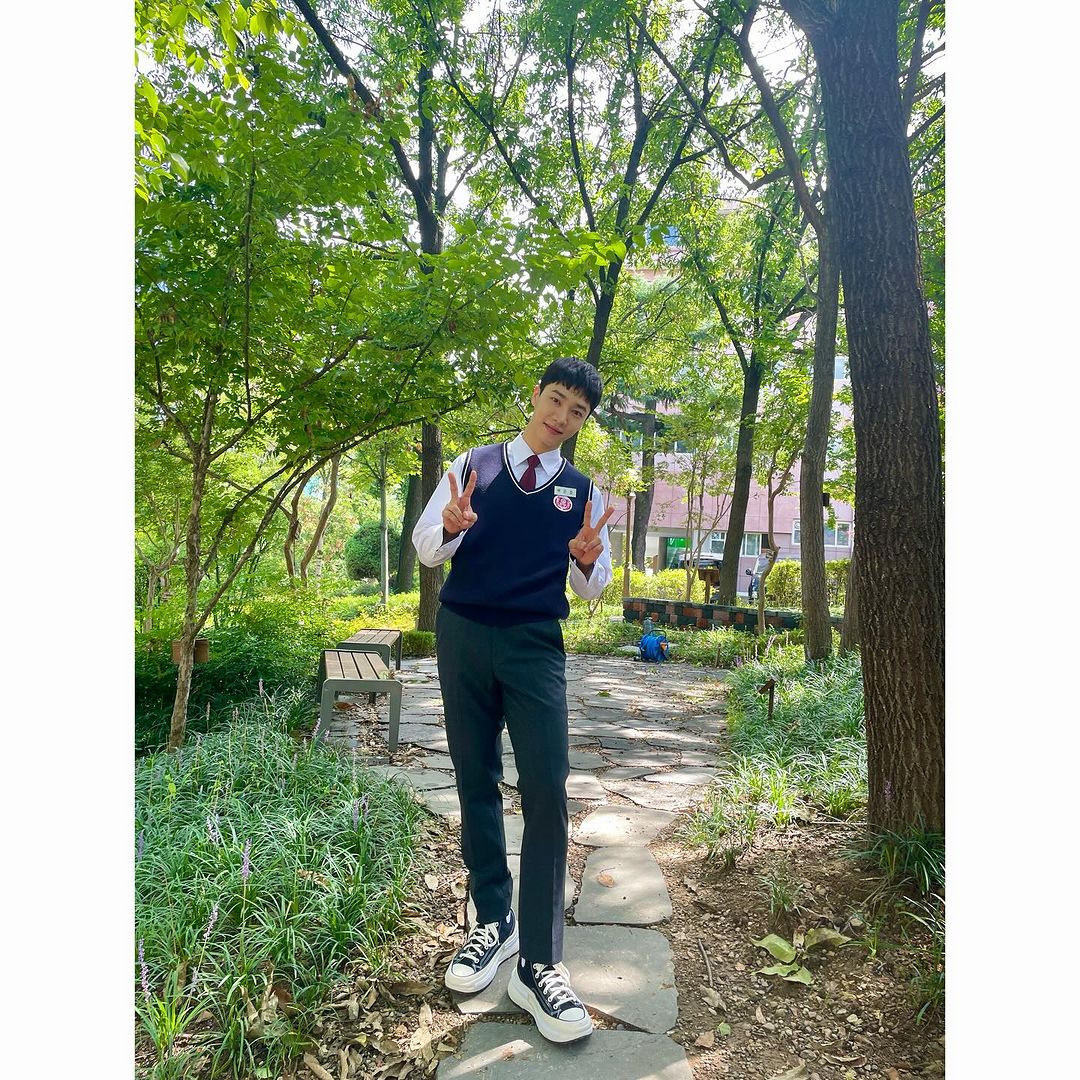 Ngoài 30 tuổi nhưng khoác đồng phục, Gi Kwang vẫn vào vai học sinh Trung học Eun Ho ngọt xớt, không chút "sượng trân". Ngoài 30 tuổi nhưng khoác đồng phục, Gi Kwang vẫn vào vai học sinh Trung học Eun Ho ngọt xớt, không chút "sượng trân".