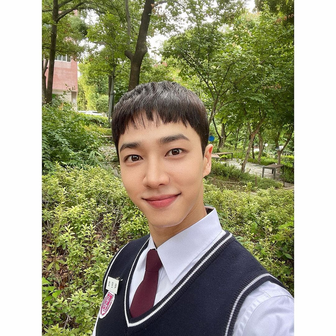 Ngoài 30 tuổi nhưng khoác đồng phục, Gi Kwang vẫn vào vai học sinh Trung học Eun Ho ngọt xớt, không chút "sượng trân". Ngoài 30 tuổi nhưng khoác đồng phục, Gi Kwang vẫn vào vai học sinh Trung học Eun Ho ngọt xớt, không chút "sượng trân".