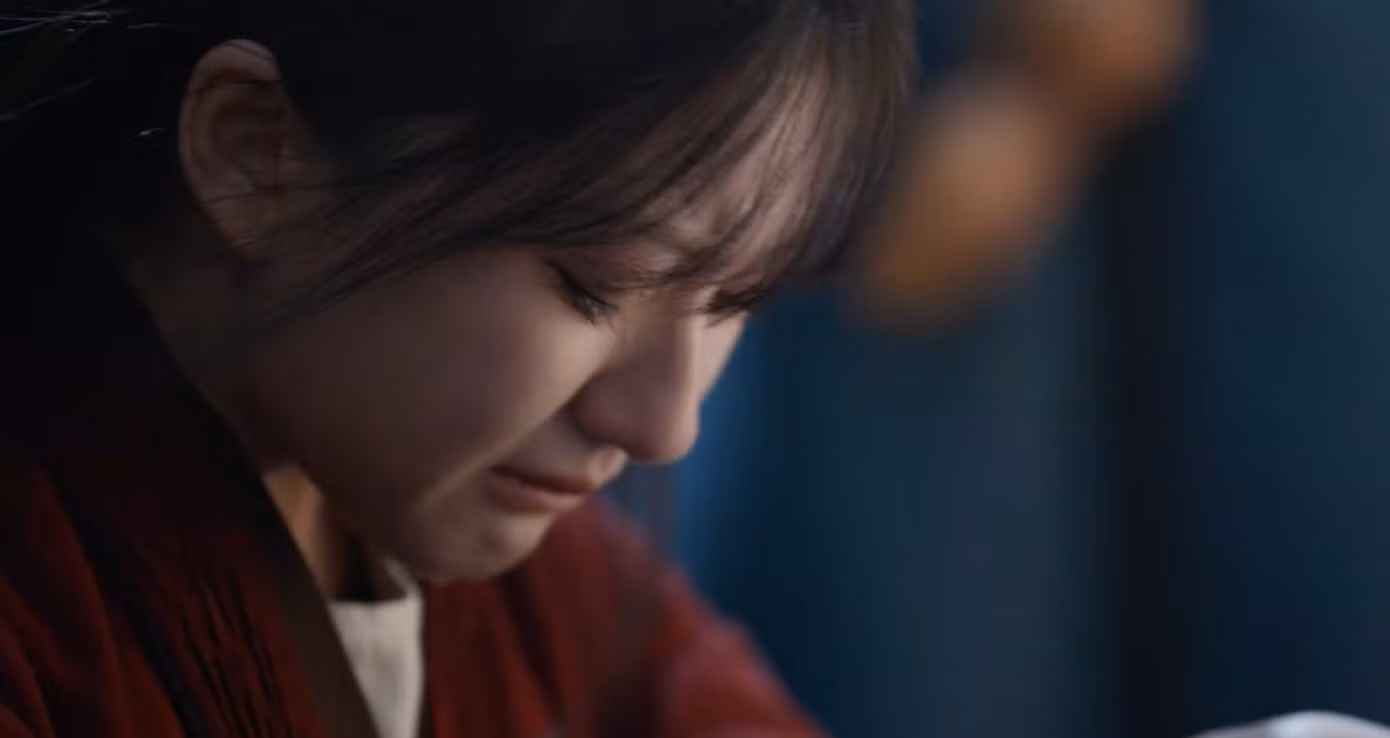 Sau buổi nói chuyện, Đoan Ngọ ra ngoài ngồi lặng đi bật khóc. Trong phòng, Tử Kinh cũng rơi lệ.