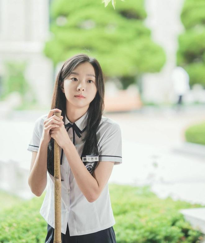 Kim Da Mi với visual nhẹ nhàng trong Our Beloved Summer.