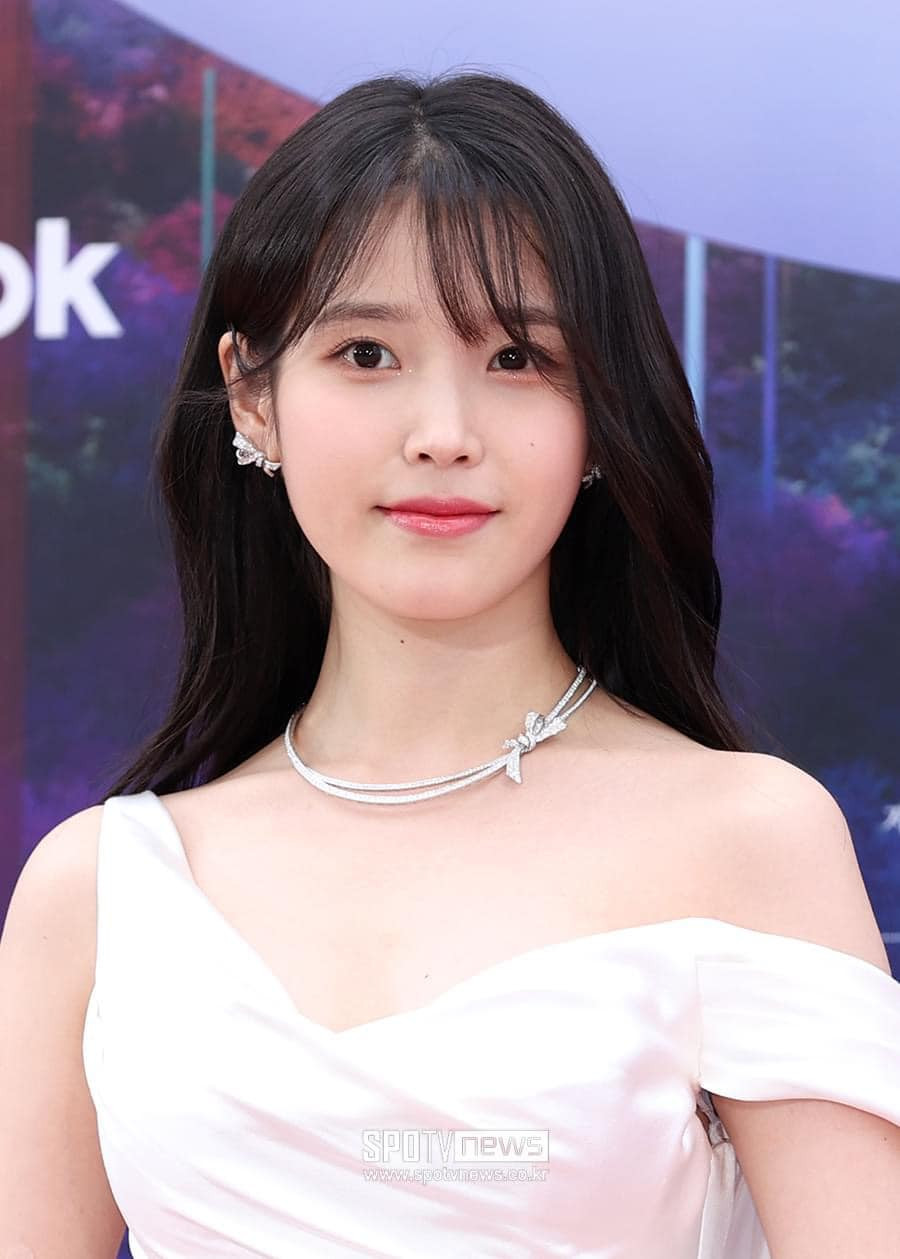 IU như nàng công chúa trên thảm đỏ Baeksang 2023. IU như nàng công chúa trên thảm đỏ Baeksang 2023.