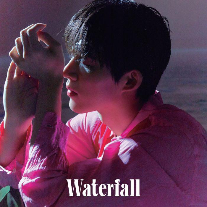 Album solo đầu tay của B.I - Waterfall góp mặt trong Top 10. Waterfall bao trùm bởi không khí u buồn, cô đơn nhưng khép lại album là niềm hi vọng vào những bước đi mới của con người, dường như cũng ẩn ý về một khởi đầu mới trong sự nghiệp của B.I.