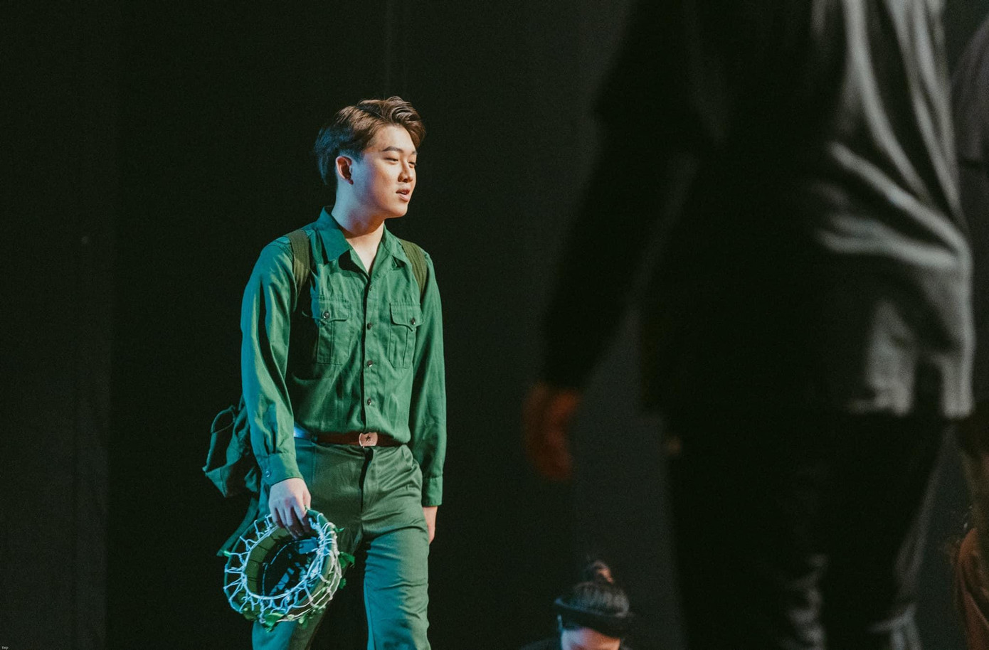 Bùi Tuấn Ngọc khẳng định bản thân anh cũng thích những thứ cầu kỳ, bắt mắt nhưng chọn cách thực hiện MV đơn giản bởi muốn dùng cảm xúc để chạm đến người nghe. Bùi Tuấn Ngọc khẳng định bản thân anh cũng thích những thứ cầu kỳ, bắt mắt nhưng chọn cách thực hiện MV đơn giản bởi muốn dùng cảm xúc để chạm đến người nghe.