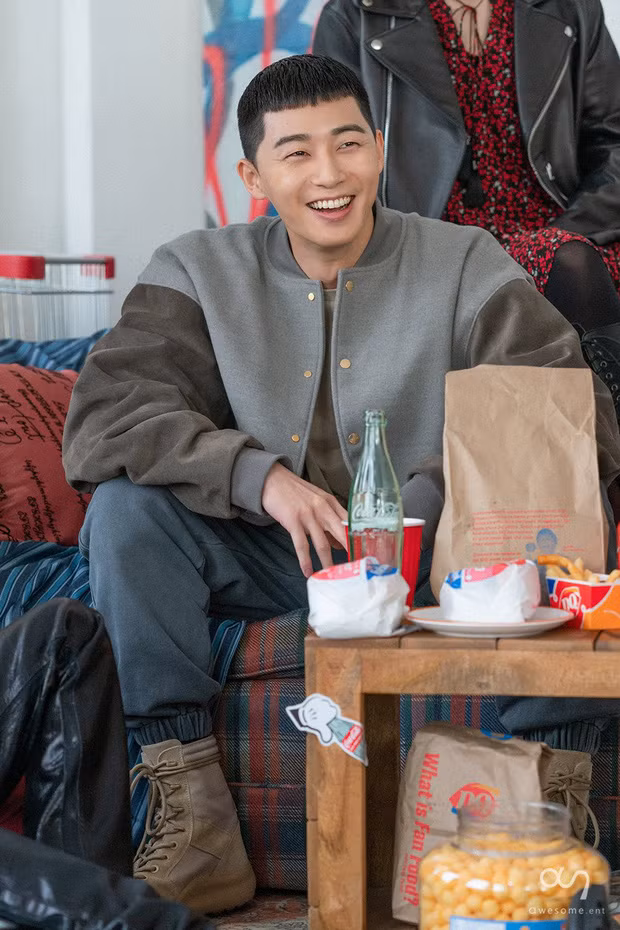 Park Seo Joon nhập vai Park Sae Roy, tạo nên cơn sốt toàn châu Á với Tầng Lớp Itaewon.