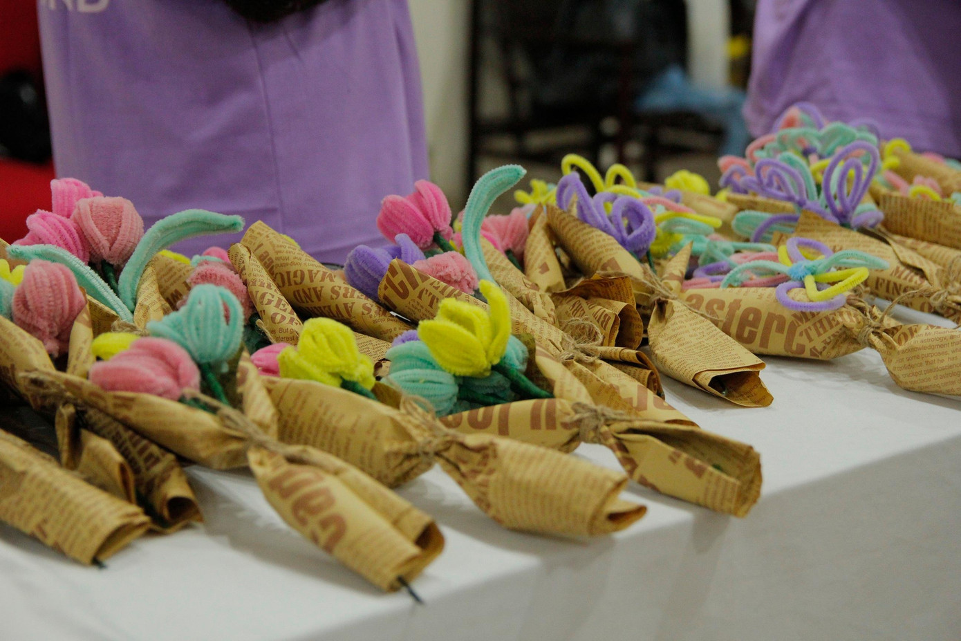 Những sản phẩm handmade cũng được teen chuẩn bị sẵn, vừa để làm mẫu vừa để bày bán.