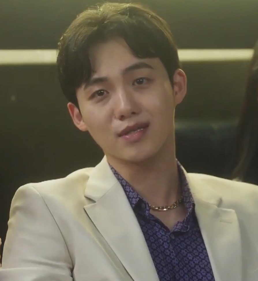 Matthew Lee có khả năng là bố ruột của Bang Da Mi, anh đã phẫu thuật thẩm mỹ để đánh lừa mọi người và giấu kín thân phận.