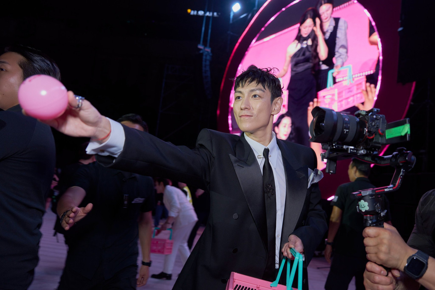 Năm 2017, T.O.P bị tuyên án 10 tháng tù giam nhưng được hưởng án treo 2 năm và nộp phạt vì tội sử dụng chất cấm. Mức án của anh được xem xét giảm nhẹ do anh thành thật nhận tội và không có tiền án tiền sự.