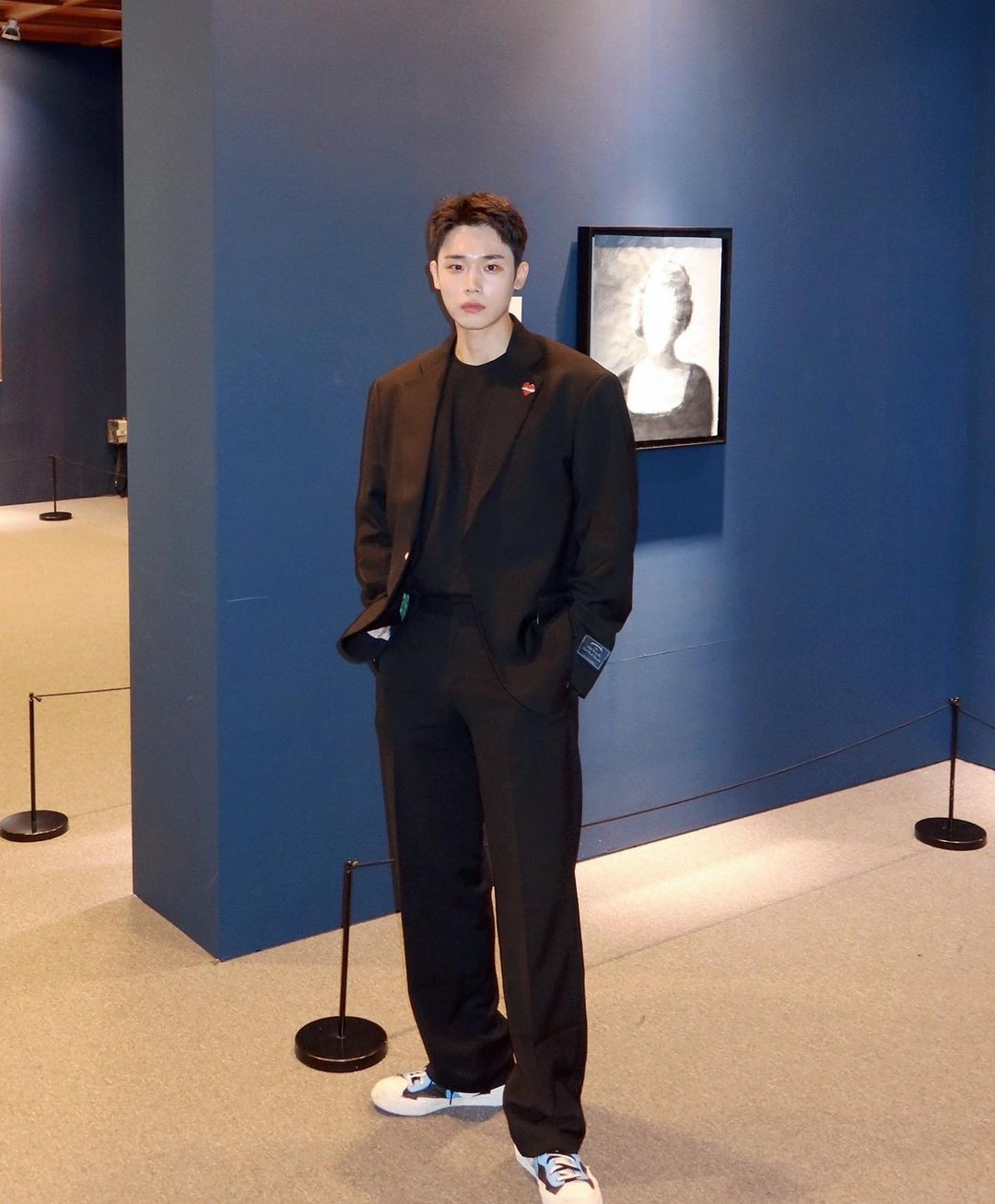 Đối lập với gương mặt nhỏ và trẻ hơn tuổi, Choi Si Hun thu hút với vóc dáng cao ráo, hình thể săn chắc và quyến rũ. Đối lập với gương mặt nhỏ và trẻ hơn tuổi, Choi Si Hun thu hút với vóc dáng cao ráo, hình thể săn chắc và quyến rũ.