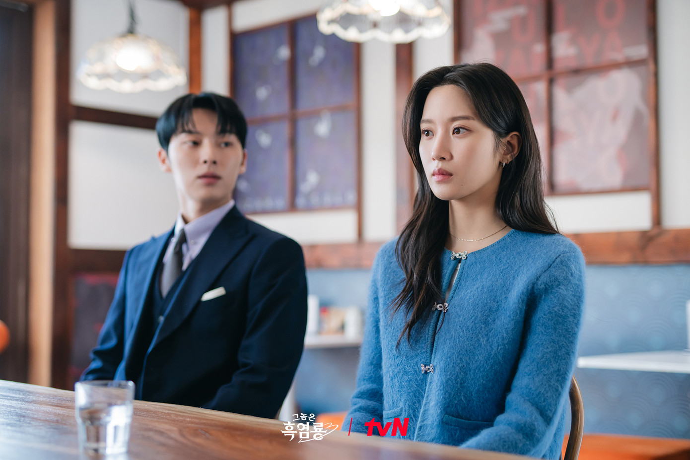 Ở tập 9, Ban Ju Yeon (Choi Hyun Wook) và Baek Su Jeong (Moon Ga Young) nhận ra đối phương là "nỗi đau quá khứ" của mình - Hắc Viêm Long và Dâu Tây. Thêm vụ tin đồn kết hôn nổ ra ở diễn đàn công ty đẩy cả hai tới quyết định chia tay. Ở tập 9, Ban Ju Yeon (Choi Hyun Wook) và Baek Su Jeong (Moon Ga Young) nhận ra đối phương là "nỗi đau quá khứ" của mình - Hắc Viêm Long và Dâu Tây. Thêm vụ tin đồn kết hôn nổ ra ở diễn đàn công ty đẩy cả hai tới quyết định chia tay.