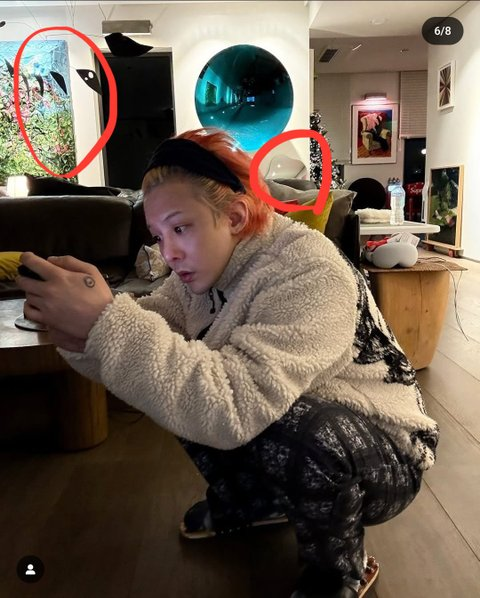 Các chi tiết trùng khớp trong bức ảnh Jooyeon, G-Dragon đăng tải được soi ra, trending trên X và lọt đề tài thảo luận nóng của các diễn đàn tại Hàn.