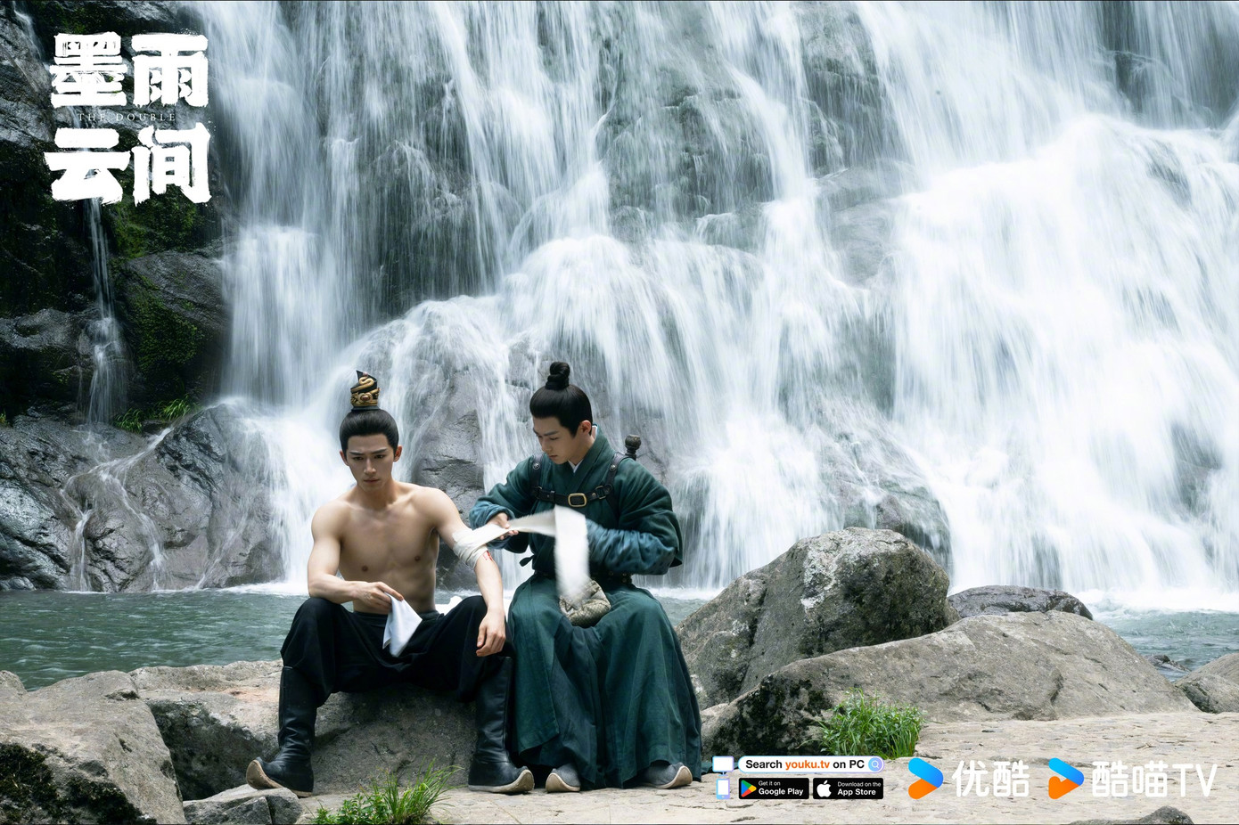 Nhưng ở cảnh sau, A Ly cũng có một màn chiêm ngưỡng cơ bắp đẹp không tì vết của Túc quốc công khi tới gặp lúc Tiêu Hoành đang băng bó. Nhưng ở cảnh sau, A Ly cũng có một màn chiêm ngưỡng cơ bắp đẹp không tì vết của Túc quốc công khi tới gặp lúc Tiêu Hoành đang băng bó.