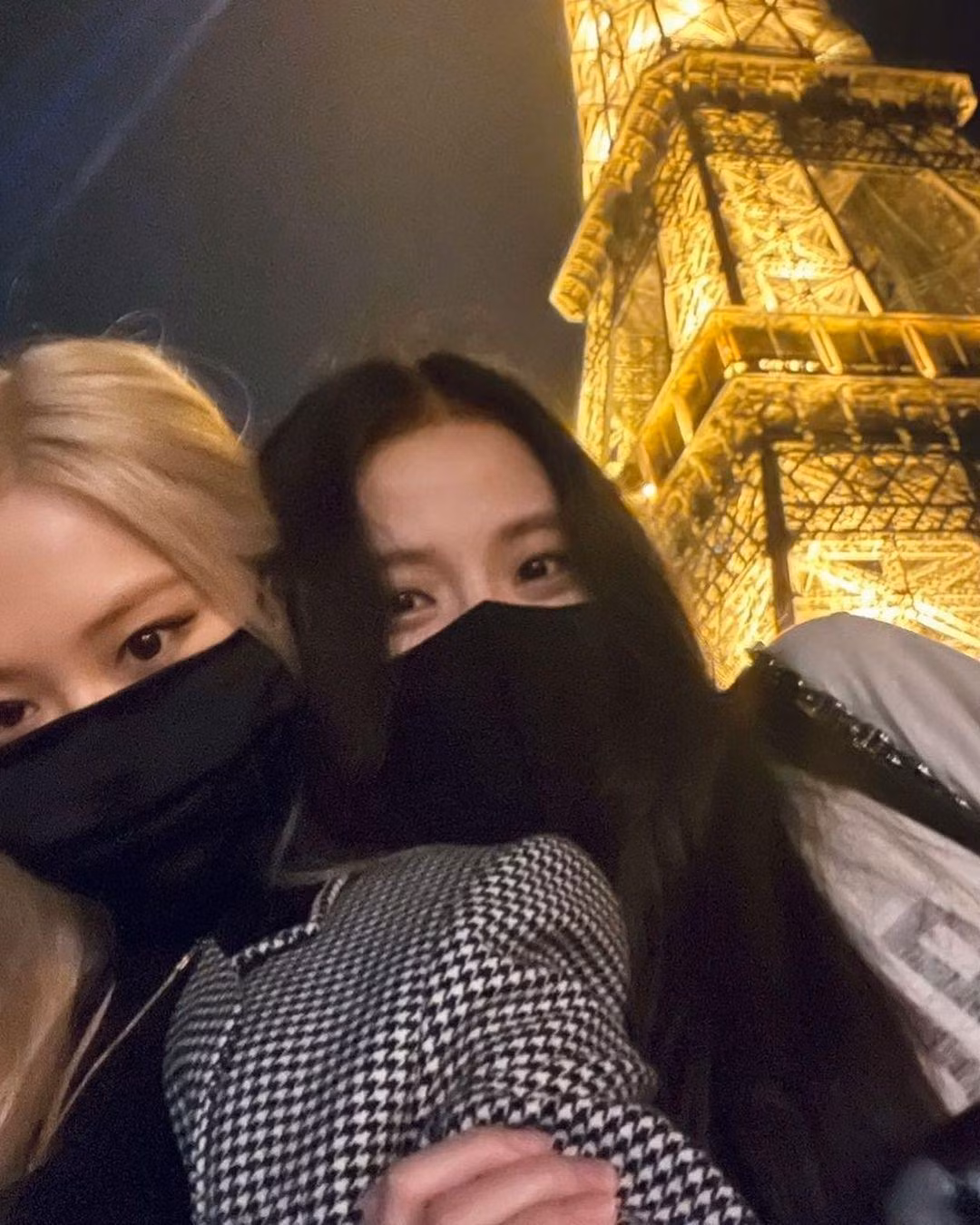 ...được cho là đã cùng đi chơi với Rosé và Jisoo.
