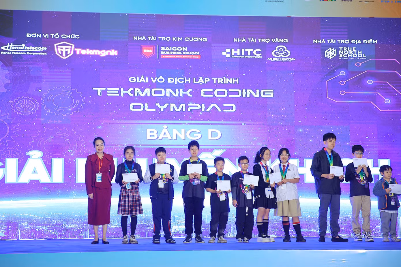 Thí sinh được chia làm 4 bảng đấu. Mỗi bảng đấu có 2 giải Vàng, 2 giải Bạc, 2 giải Đồng, 10 giải Khuyến Khích và 12 giải Tài Năng.