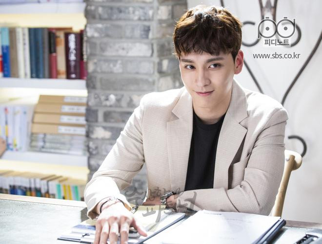 Choi Tae Joon thủ vai luật sư Ji Eun Hyuk, người bạn thân thiết của Noh Ji Wook (Ji Chang Wook thủ vai) trong Đối Tác Bất Ngờ. Choi Tae Joon thủ vai luật sư Ji Eun Hyuk, người bạn thân thiết của Noh Ji Wook (Ji Chang Wook thủ vai) trong Đối Tác Bất Ngờ.