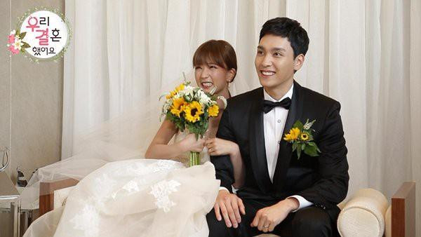 Choi Tae Joon và Bomi (Apink) từng là cặp đôi được yêu mến trong chương trình We Got Married (show kết hôn giả tưởng cho người nổi tiếng). Choi Tae Joon và Bomi (Apink) từng là cặp đôi được yêu mến trong chương trình We Got Married (show kết hôn giả tưởng cho người nổi tiếng).
