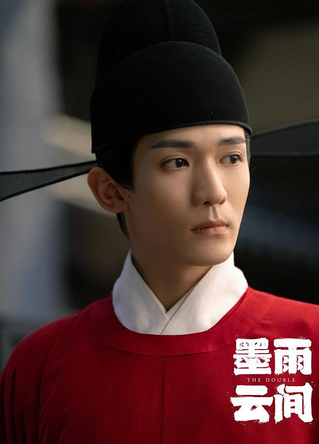 Lương Vĩnh Kỳ trong vai Thẩm Ngọc Dung ở Mặc Vũ Vân Gian, một người xuất thân hàn vi, tài giỏi nhưng nhu nhược, không dám chống lại quyền lực của trưởng công chúa để bảo vệ thê tử.