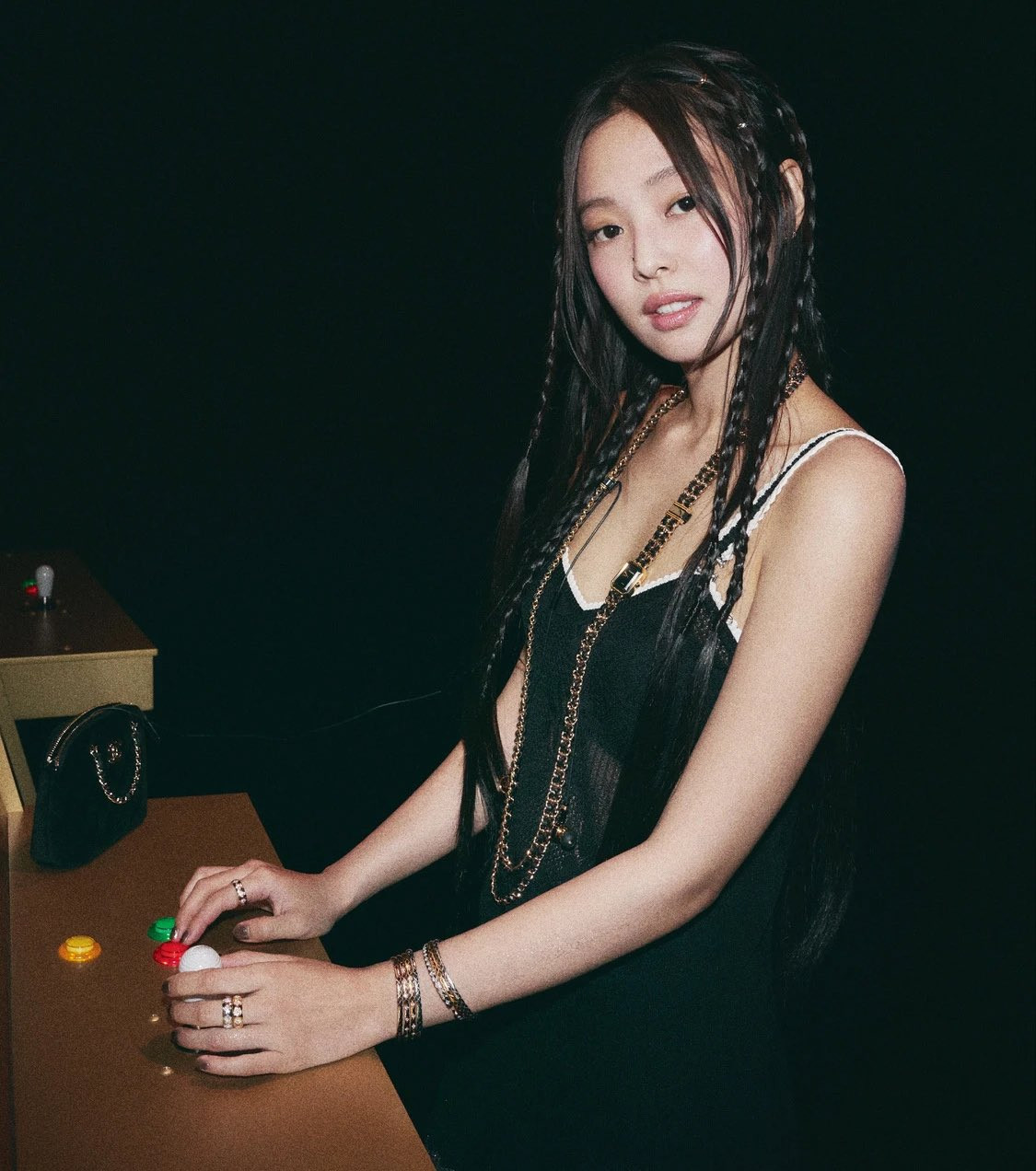 Jennie chưa tái xuất solo mà ghi tên trên đường đua âm nhạc qua màn hợp tác với Zico. Jennie chưa tái xuất solo mà ghi tên trên đường đua âm nhạc qua màn hợp tác với Zico.