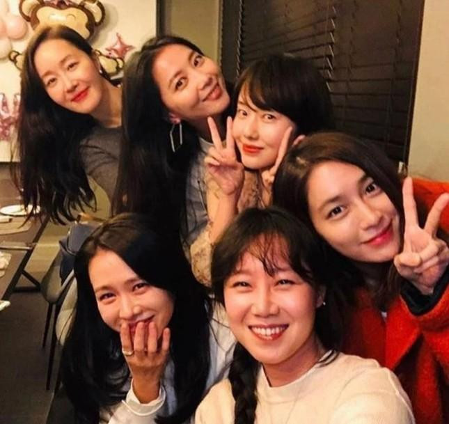 Gong Hyo Jin là cô gái cuối cùng lên xe hoa của hội bạn C7 toàn mỹ nhân của K-Biz.