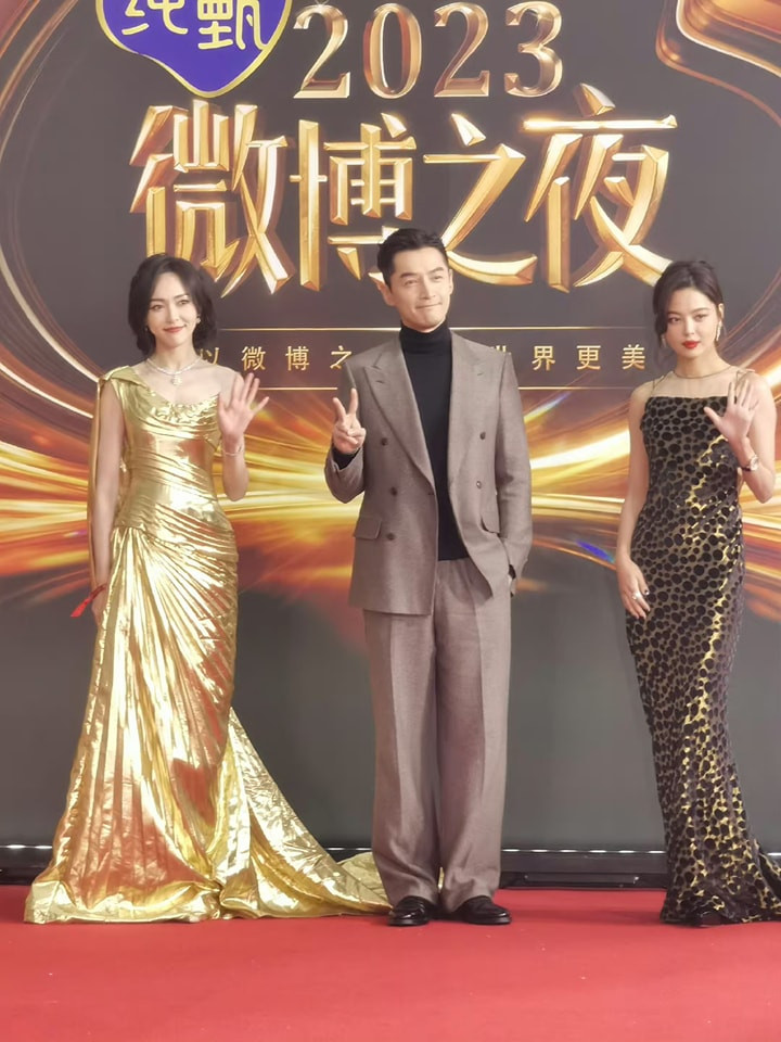 Bộ ba Đường Yên, Hồ Ca, Tân Chỉ Lôi tạo nên đội hình quyền lực, cực mạnh (mạnh ai nấy đẹp) trên thảm đỏ.