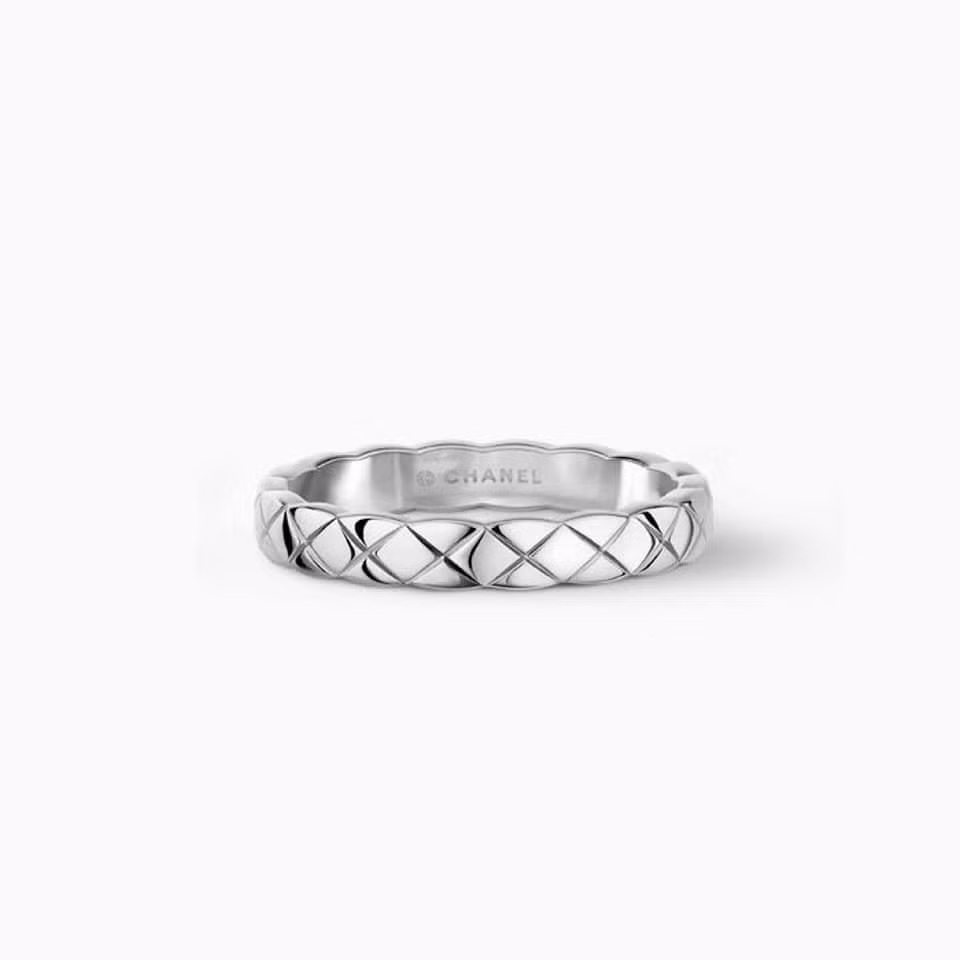 Cận cảnh chiếc nhẫn Chanel của hội bạn Wooga.