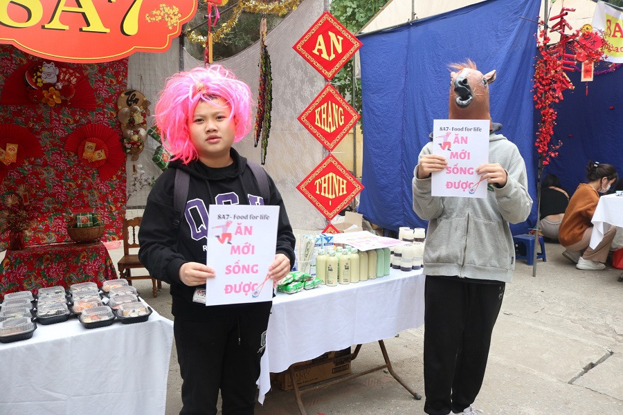 Tạo điểm nhấn độc lạ theo cách riêng của tween lớp 8A7 để thu hút khách hàng.