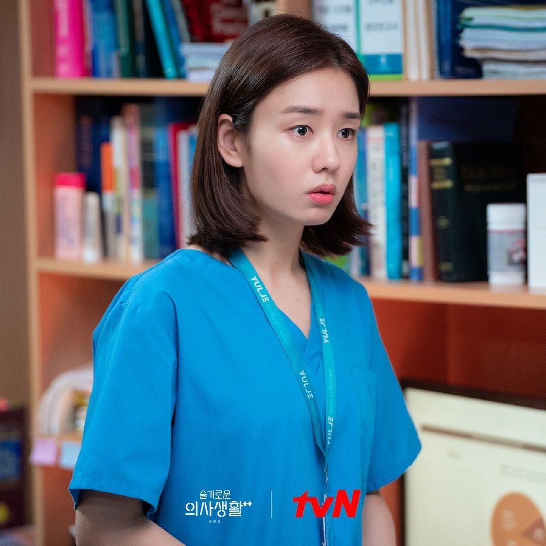 Hai "nạn nhân" của Eun Won gặp nhau ở tập 2 của Resident Playbook. Hai "nạn nhân" của Eun Won gặp nhau ở tập 2 của Resident Playbook.