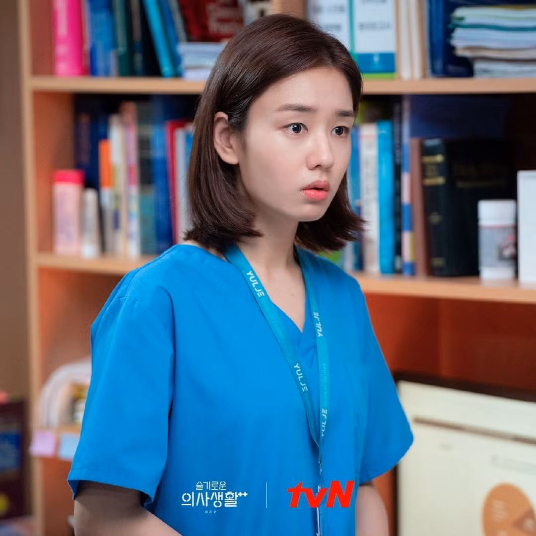 Hai "nạn nhân" của Eun Won gặp nhau ở tập 2 của Resident Playbook.