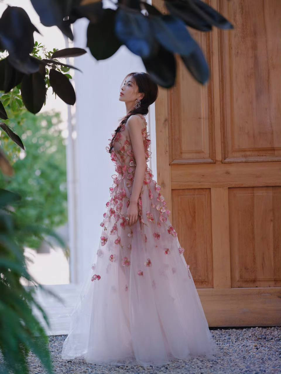 Bạch Lộc xinh đẹp trong ảnh đã chỉnh sửa do studio đăng tải lẫn hậu trường chụp nhanh bằng điện thoại. Bạch Lộc xinh đẹp trong ảnh đã chỉnh sửa do studio đăng tải lẫn hậu trường chụp nhanh bằng điện thoại.