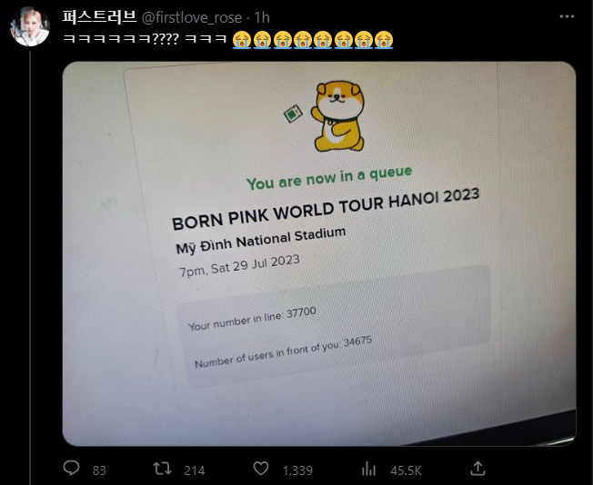 Firstlove - master-fan lâu năm của Rosé cũng lên kế hoạch theo chân thần tượng tại chặng concert ở Việt Nam này, nhưng cô cũng "khóc ròng" vì con số xếp hàng lên tới 37.700. Firstlove - master-fan lâu năm của Rosé cũng lên kế hoạch theo chân thần tượng tại chặng concert ở Việt Nam này, nhưng cô cũng "khóc ròng" vì con số xếp hàng lên tới 37.700.