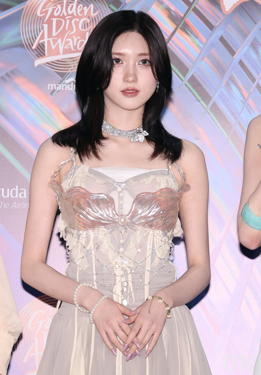 Gaeul hút ánh nhìn bởi nét nhẹ nhàng, trong veo.