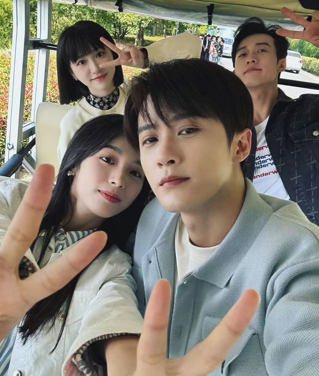 Cặp đôi phụ của phim cũng đem lại cảm giác dễ chịu, đáng yêu. Cặp đôi phụ của phim cũng đem lại cảm giác dễ chịu, đáng yêu.