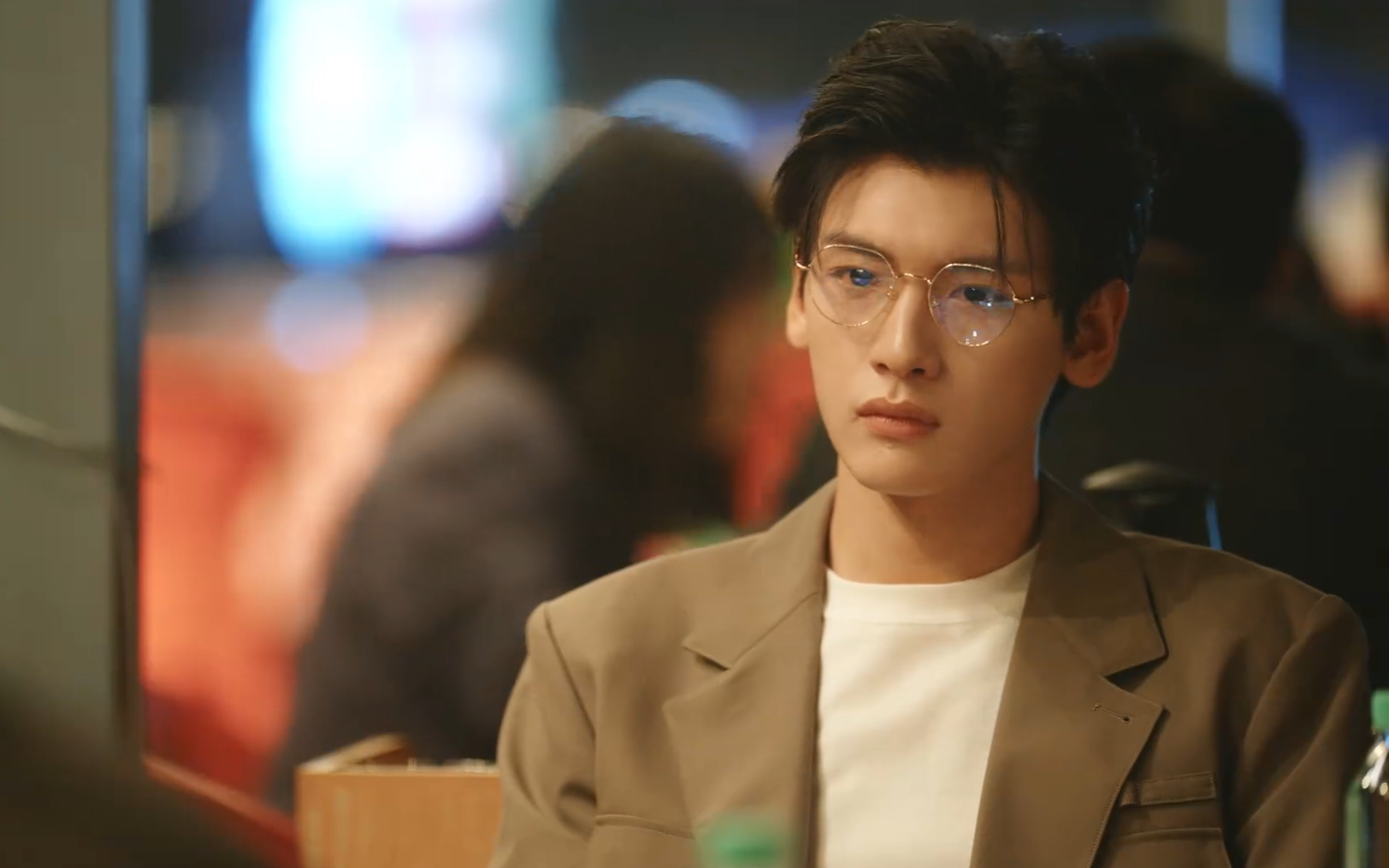 Tập 19 của Khó Dỗ Dành còn san một chút thời lượng cho cặp đôi phụ. Tô Hạo An tỏ tình với Kiều Kiều và bị cô từ chối. Vài ngày sau, anh chủ động tìm Hướng Lãng để hỏi han, biết thêm về Tư Kiều, từ từ theo đuổi cô.