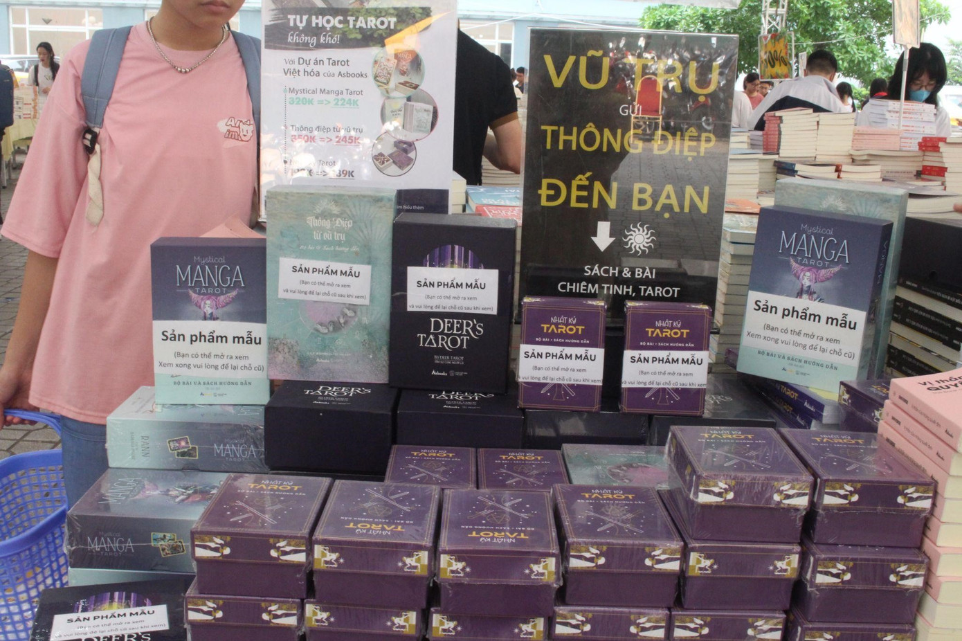 Những cuốn sách thuộc thể loại chiêm tinh học thu hút nhiều sự quan tâm của Gen Z.