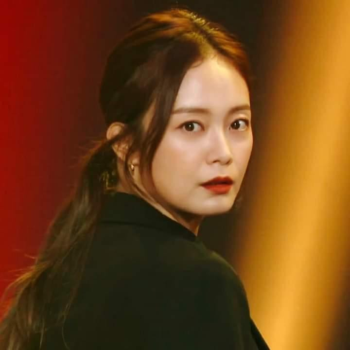 Không còn hình ảnh cô gái mặc áo xanh nõn chuối trong buổi fan meeting 2 năm trước, So Min đằm thắm và quyến rũ trong fan meeting mới đây. - Ảnh: Ở đây thương Song Jihyo và Jeon Somin Không còn hình ảnh cô gái mặc áo xanh nõn chuối trong buổi fan meeting 2 năm trước, So Min đằm thắm và quyến rũ trong fan meeting mới đây. - Ảnh: Ở đây thương Song Jihyo và Jeon Somin