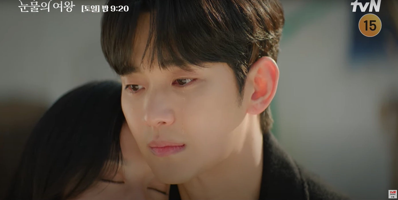 Khung hình gây "ám ảnh" cho người xem vì từng xuất hiện ở trailer trước khi phim chiếu. Người xem bị "deja vu" với bộ phim Yêu Không Kiểm Soát, khi nam chính Shin Joon Young (Kim Woo Bin) mắc bệnh nan y và lặng lẽ qua đời khi tựa đầu ngủ bên cạnh No Eol (Suzy). Khung hình gây "ám ảnh" cho người xem vì từng xuất hiện ở trailer trước khi phim chiếu. Người xem bị "deja vu" với bộ phim Yêu Không Kiểm Soát, khi nam chính Shin Joon Young (Kim Woo Bin) mắc bệnh nan y và lặng lẽ qua đời khi tựa đầu ngủ bên cạnh No Eol (Suzy).