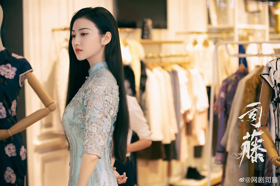 "Nữ thần sườn xám" Tư Đằng từng khiến khán giả điêu đứng. "Nữ thần sườn xám" Tư Đằng từng khiến khán giả điêu đứng.