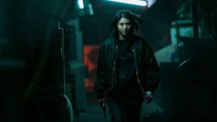 Vẻ bí ẩn của Han So Hee trong các poster được tung ra trước đó. Vẻ bí ẩn của Han So Hee trong các poster được tung ra trước đó.