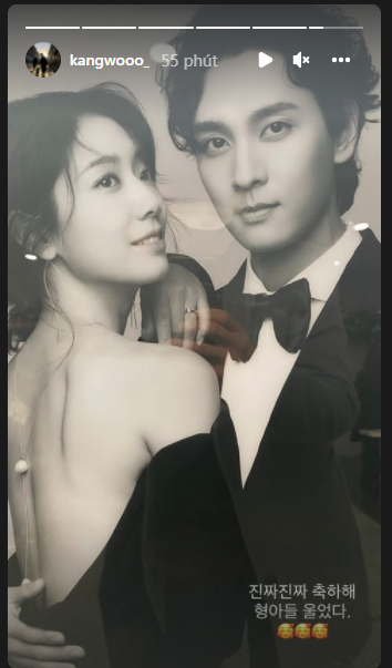 Những hình ảnh trong bộ ảnh cưới được trang trí trong buổi lễ cũng được dàn khách mời "check-in". - Ảnh: Instagram @kangwooo_ Những hình ảnh trong bộ ảnh cưới được trang trí trong buổi lễ cũng được dàn khách mời "check-in". - Ảnh: Instagram @kangwooo_