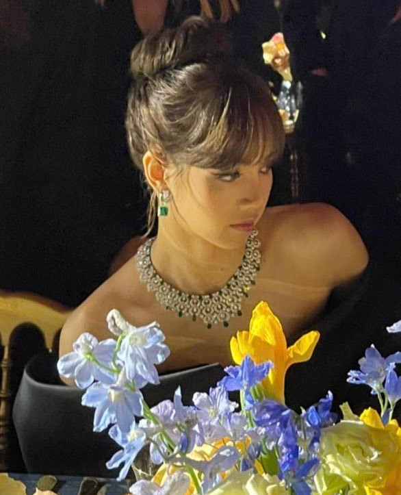 &quot;Búp bê sống&quot; là danh xưng chưa từng mai một của Lisa và một lần nữa được &quot;triệu hồi&quot; trong hàng nghìn bình luận của cư dân mạng nói về cô ở loạt ảnh tại sự kiện của BVLGARI.