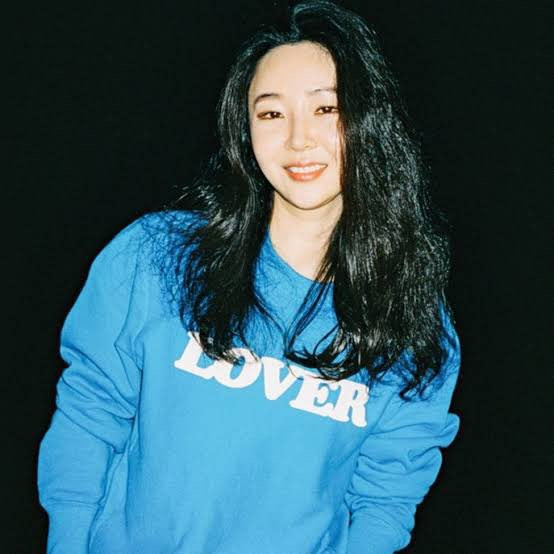 Min Hee Jin đã bị giáng chức, từ CEO của ADOR trở thành giám đốc nội bộ.