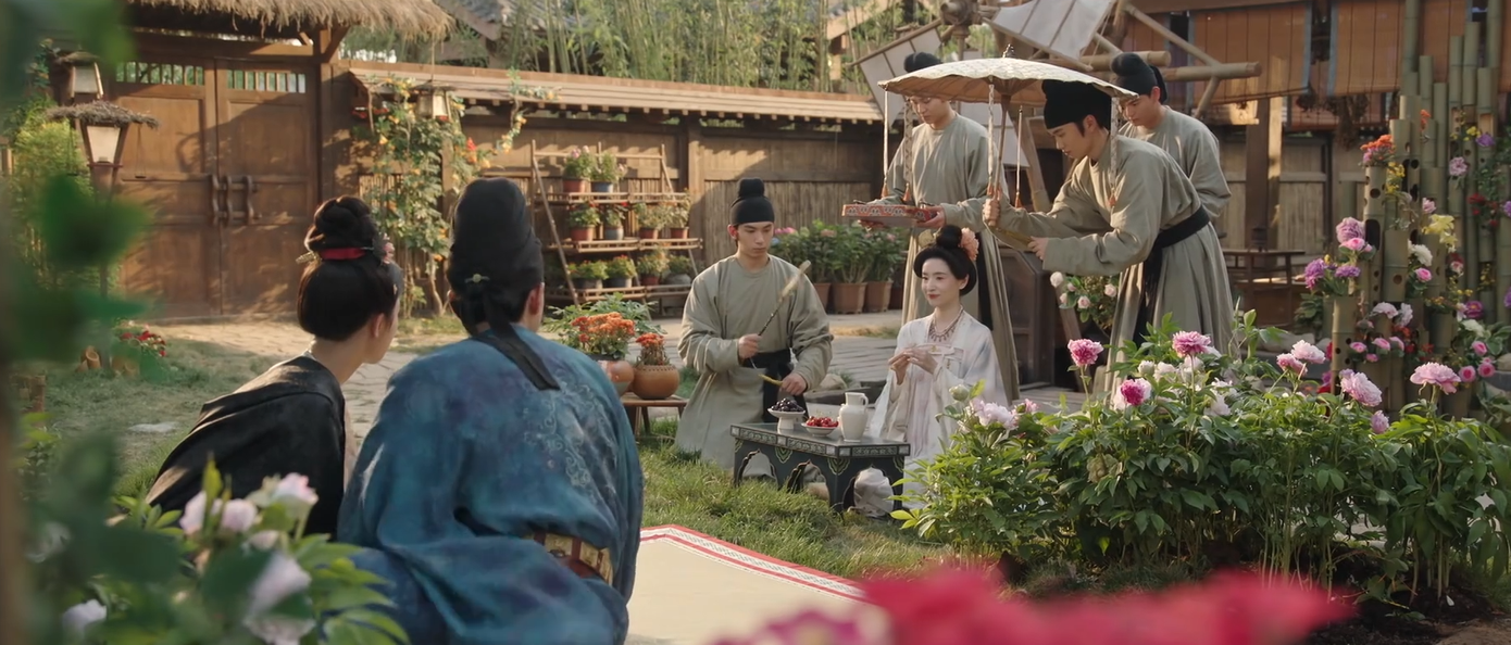 Gặp đôi trẻ ngủ quên trong vườn hoa, dì nhỏ không tức giận, cũng không vội đánh thức cháu mình và "cháu dâu tương lai". Cô ngồi ung dung uống trà chờ cả hai tự tỉnh dậy rồi thong thả bắt trói Tùy Chi.