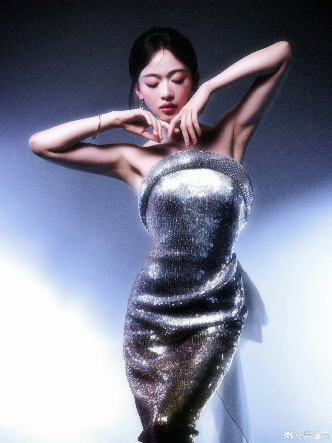 Ngô Cẩn Ngôn "phát sáng" trong bộ ảnh trước "giờ G".