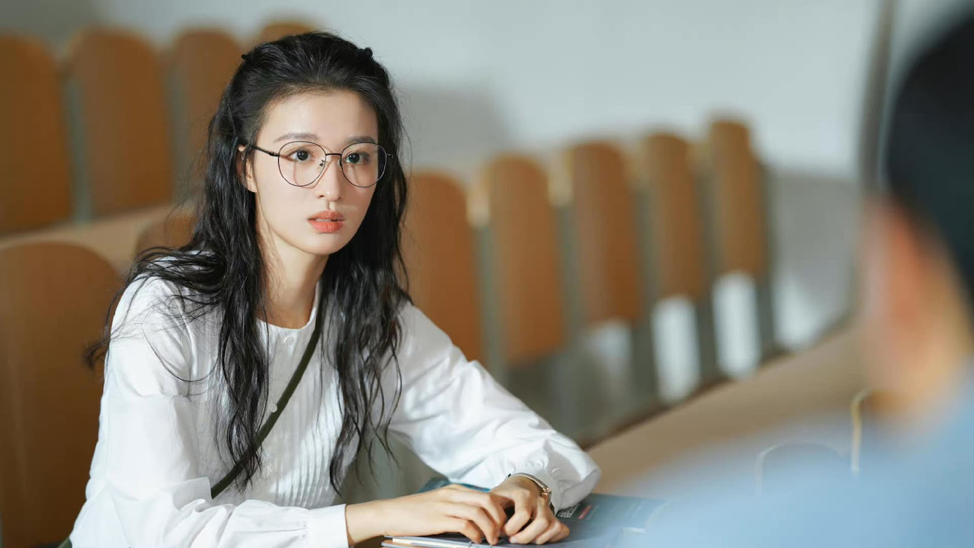 Nguyễn Lưu Tranh của mỹ nhân họ Vương dù là một sinh viên trên giảng đường...