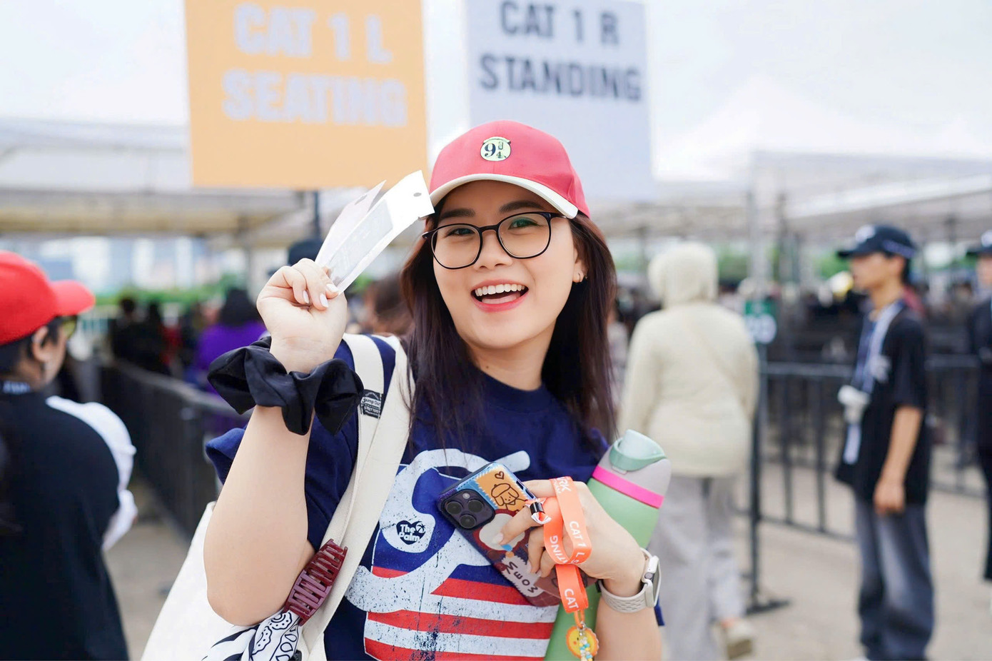 Fan check-in "nóng hổi" ngay khi vừa đổi vòng.