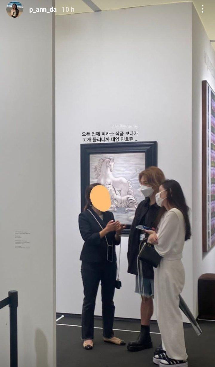 Cả hai từng được người qua đường bắt gặp khi tham gia trong một triển lãm vào hồi tháng 9 năm nay. Cả hai từng được người qua đường bắt gặp khi tham gia trong một triển lãm vào hồi tháng 9 năm nay.